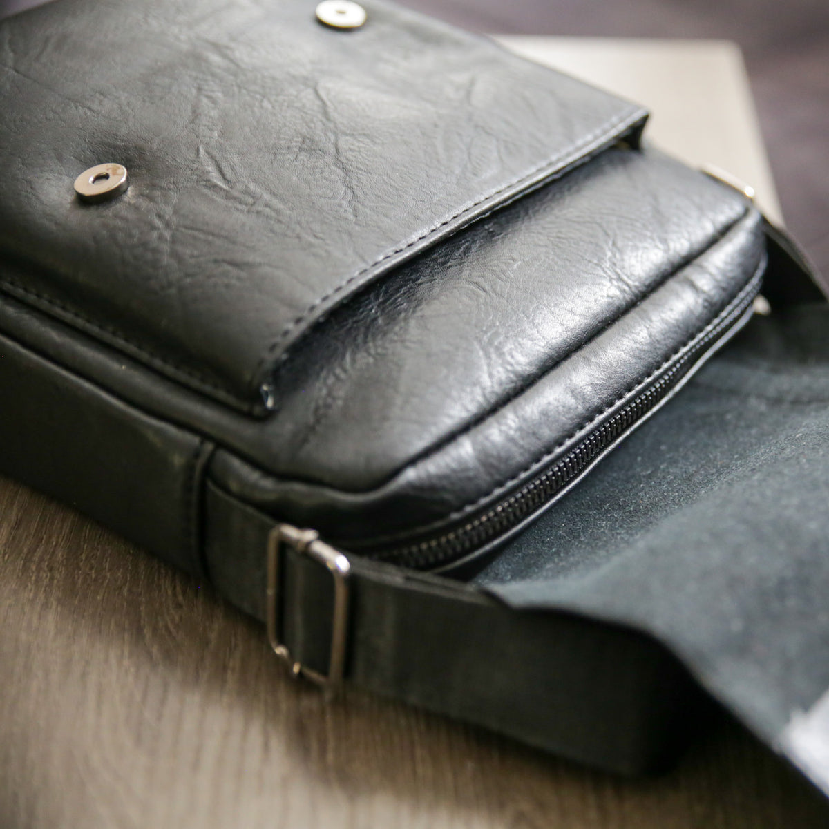 Weixier Retro PU Leather Crossbody Bag